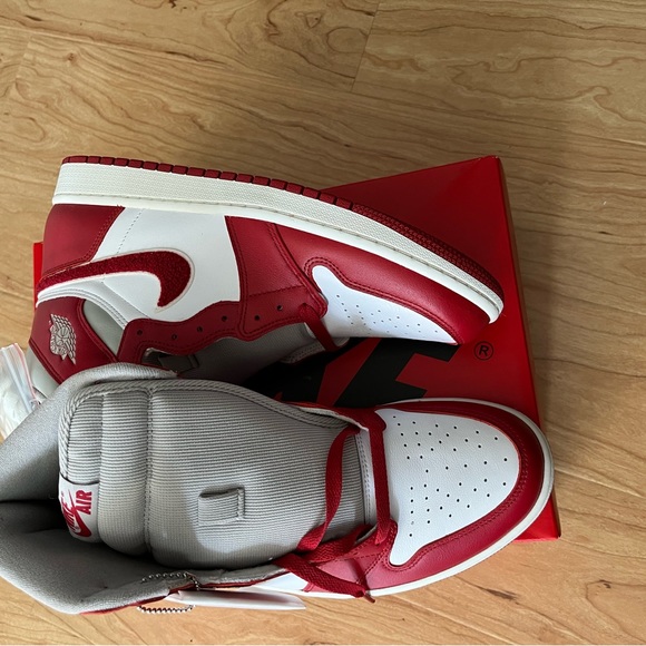 Retro Jordan 1 - Picture 4 of 6